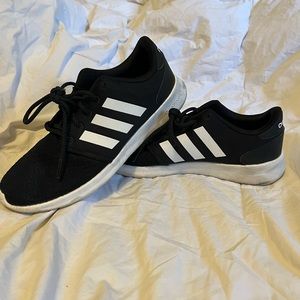Cloud foam adidas’s shoes! Lightly worn! Very comfortable!